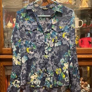 Eddie Bauer Women's top/Floral Button-Up Blouse